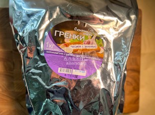 Ведро Ржаные гренки с красной икрой: Деревенские гренки со вкусом чеснока и зеленью (Сурские)