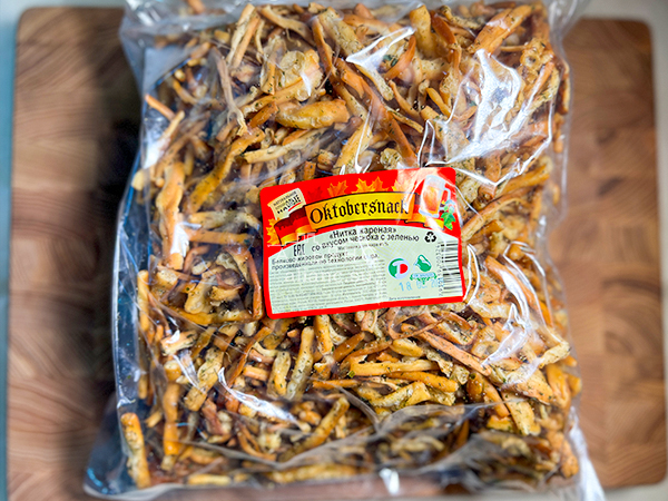 Нитка ЖАРЕНАЯ "Чеснок с зеленью" Oktobersnack 1 кг (сырный продукт) в Зябликово