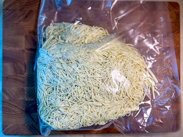 Сырный продукт ФЕРМЕРСКИЙ паутинка  укроп/чеснок в Зябликово